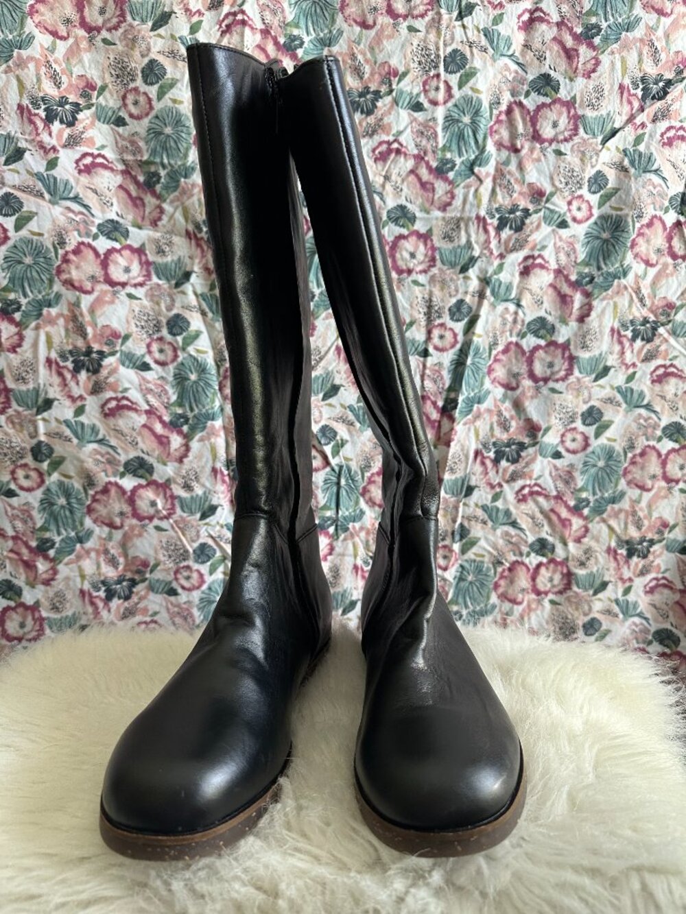 EMU Armidale Leather Shearling Boots NWOB 8